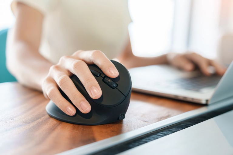 El-raton-ergonomico-como-mejorar-tu-comodidad-y-productividad-en-el-trabajo
