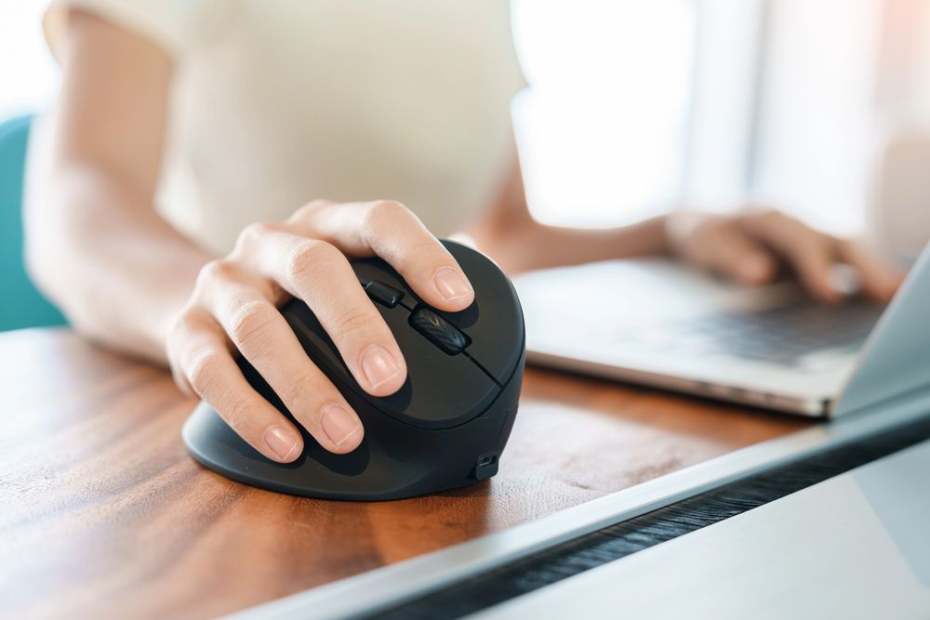 El-raton-ergonomico-como-mejorar-tu-comodidad-y-productividad-en-el-trabajo